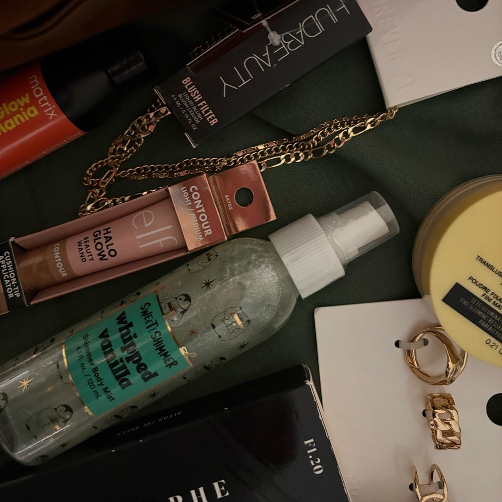 Makeup bundle - Picture 5 of 6